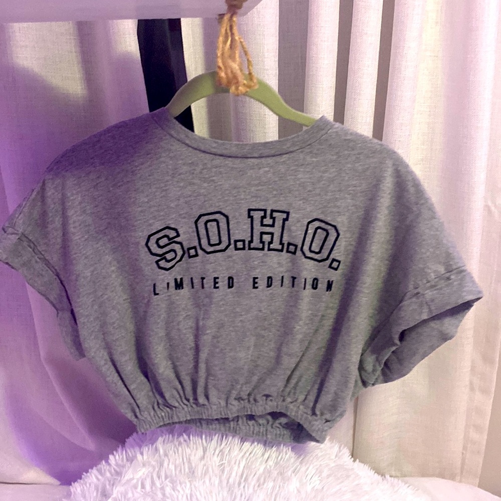 Forever 21 Limited Edition S.O.H.O cropped tee